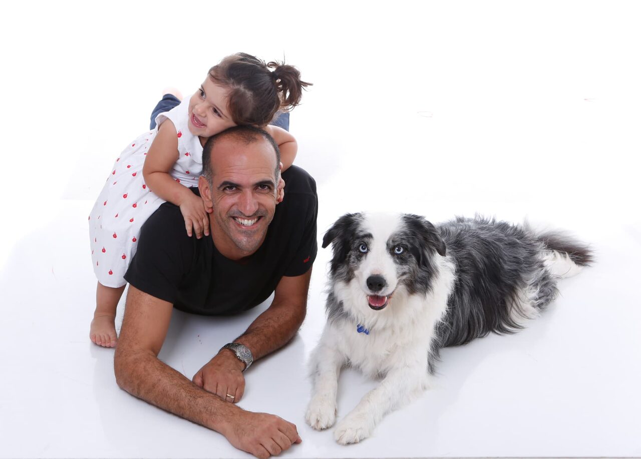 איתי בר נוי עם ילדה וכלב בורדר קולי